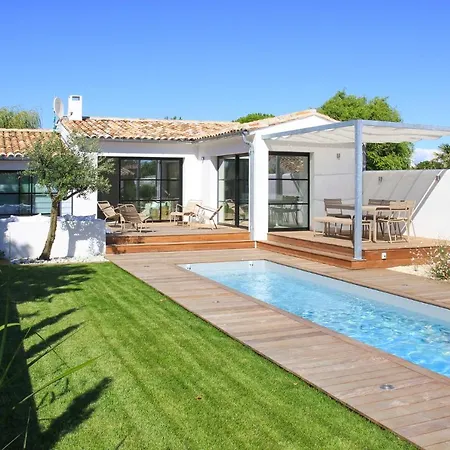 Les Portes-en-re Sleeps 6 With Pool Villa