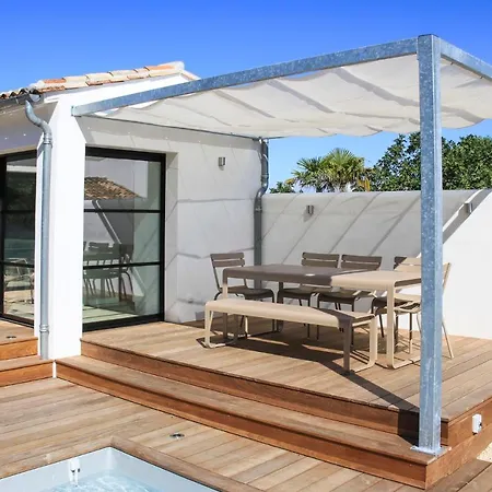 Les Portes-en-re Sleeps 6 With Pool Villa *